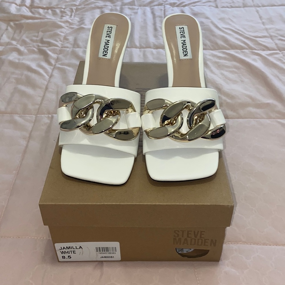Steve Madden White Heels with Gold Chain - Picture 2 of 4